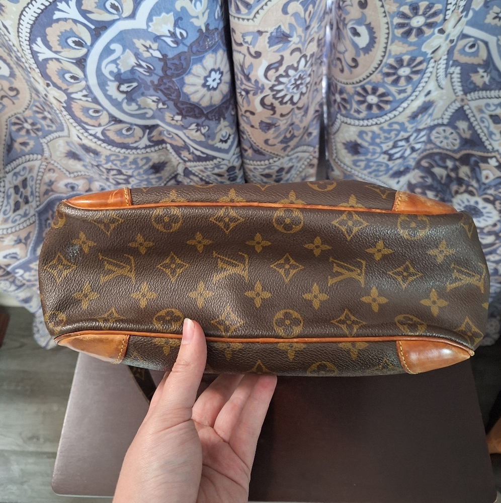 Louis Vuitton Danube with Monogram Strap - Picture 11 of 15
